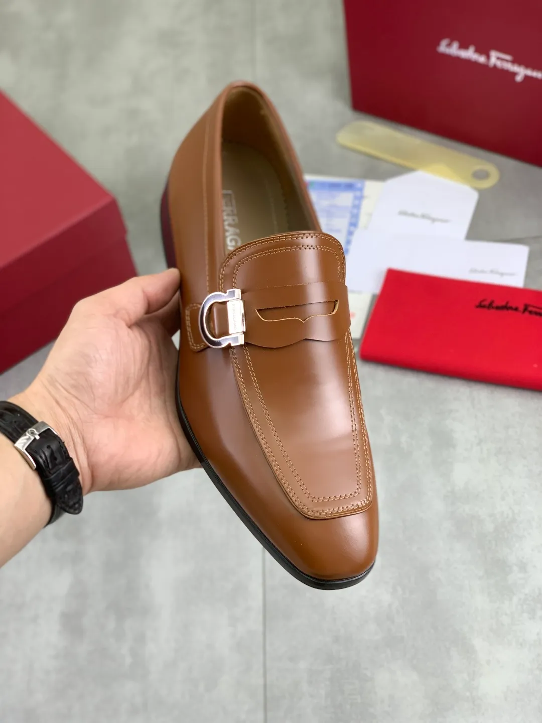 Men's men's shoes 💰P600💰[New model] High quality water-dyed cowhide 🆘[Salvatore Ferragamo] Ferragamo's latest casual business leather shoes for men! Listed simultaneously! The fabric is made of specially imported original calfskin, and the interior is made of imported water-dyed cowhide. It is absolutely luxurious and leads the fashion trend. Matching code: 38-44 (45 and 46 can be customized) 5️⃣ colors available